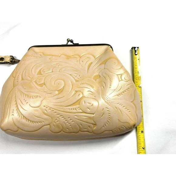Patricia Nash SAVENA Framed Kisslock Wristlet Wallet TOOLED Rattan Color Beige - Picture 5 of 8